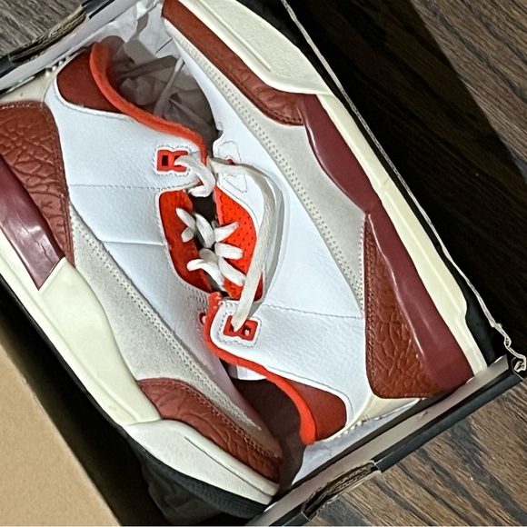 Jordan Kids Sneakers in White and Red - Picture 1 of 1